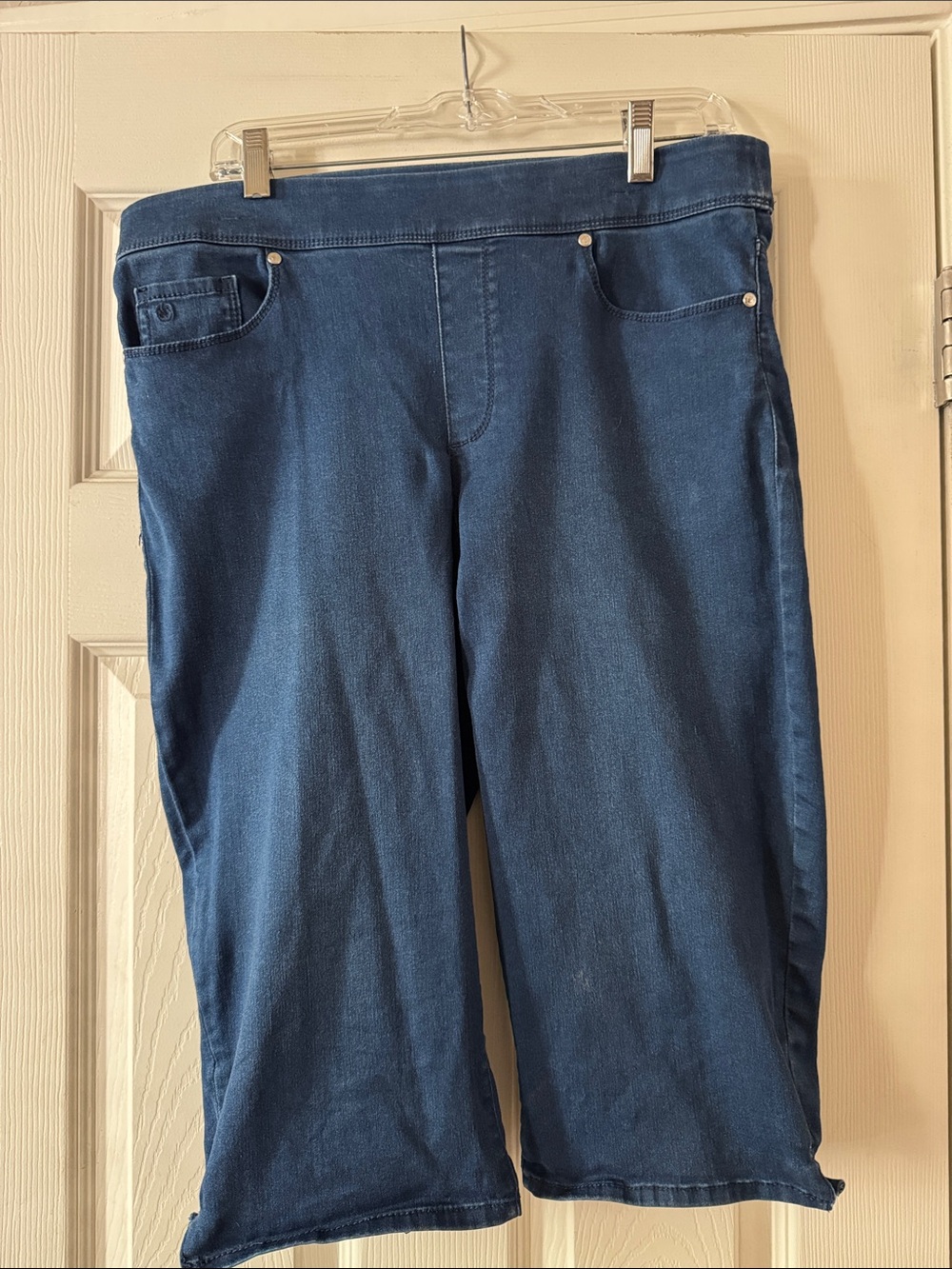 Gloria Vanderbilt Dark Blue Denim Capris